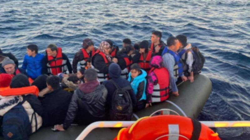 Çanakkale açıklarında 92 düzensiz göçmen yakalandı