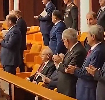 Erdoğan Meclis'e girdiğinde Kılıçdaroğlu ve Karamollaoğlu ayağa kalkmadı