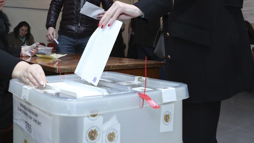Ermenistan'da erken parlamento seçimi başladı