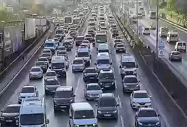 İstanbul güne trafikle uyandı