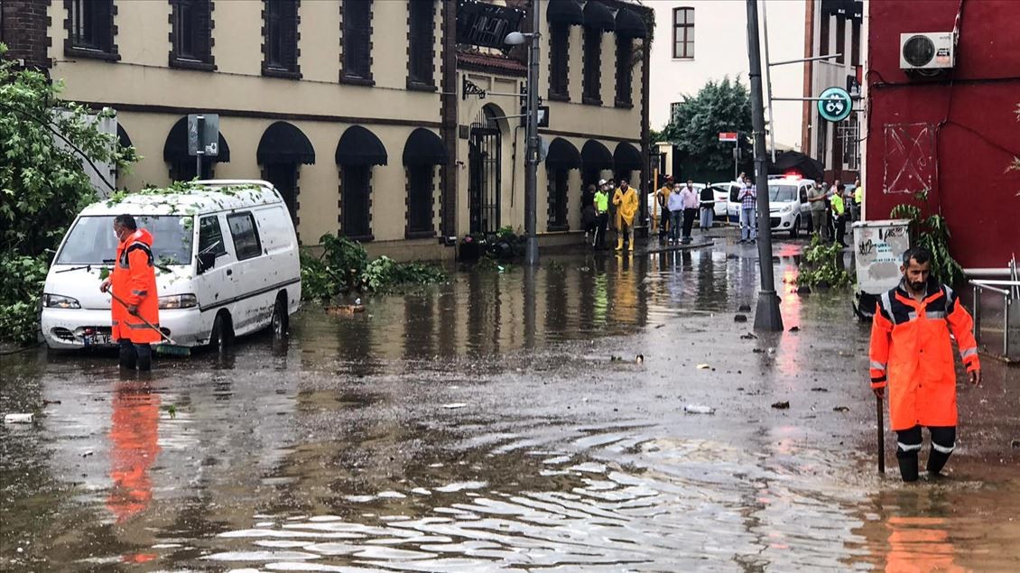 İstanbul Valiliği sel felaketinde 4 bin 566 olaya müdahale etti