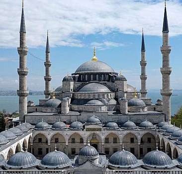 Sultanahmet Camii bugün ibadete açılıyor