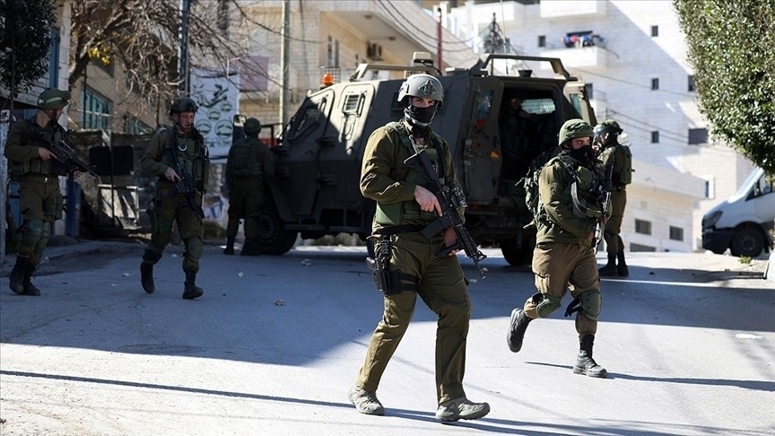 İşgal güçleri 14 Filistinliyi gözaltına aldı