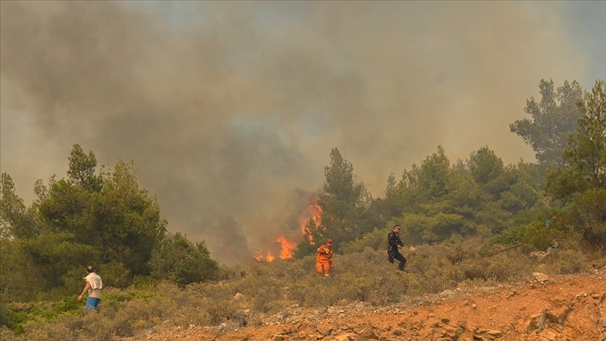 Girit'te orman yangını: Bazı köyler tahliye edildi