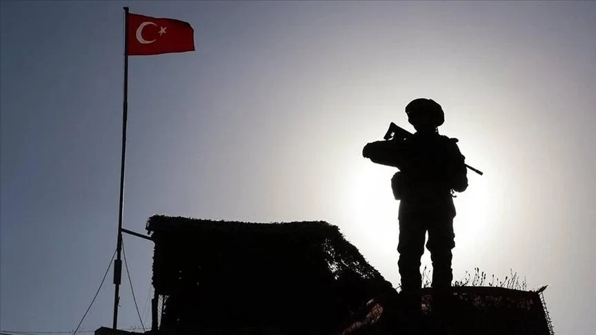 Barınma alanlarından kaçan 2 PKK'lı teslim oldu