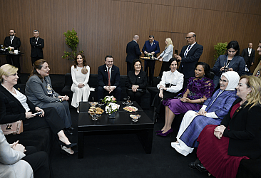Emine Erdoğan liderler ve lider eşleriyle bir arada