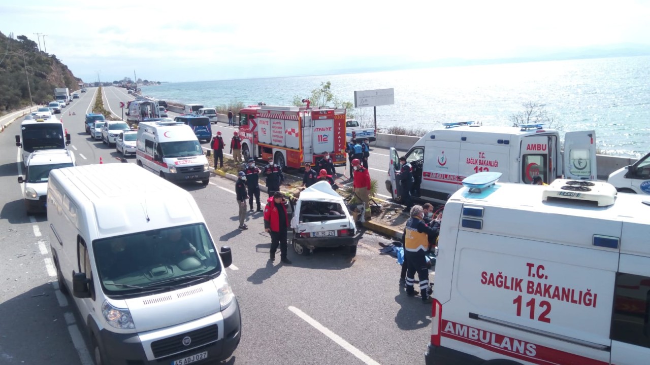 Balıkesir'de zincirleme trafik kazası: 1 ölü 4 yaralı