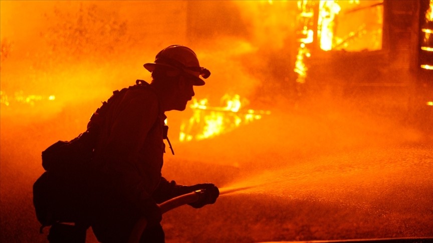 Kaliforniya en büyük 2. yangınla boğuşuyor