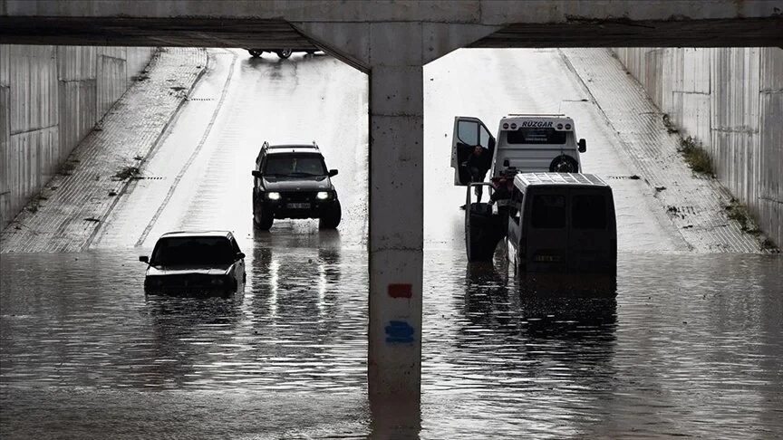 Bilecik'te sağanak yağışta vatandaşlar mahsur kaldı