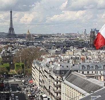Bir Fransız skandal gösteriye damga vurdu