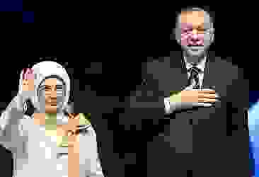 Cumhurbaşkanı Erdoğan'dan eşi ile "Topkapı Sarayı hatırası" paylaşımı