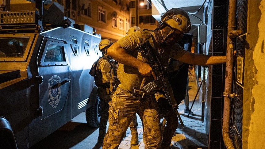 Diyarbakır'da zehir tacirlerine operasyon
