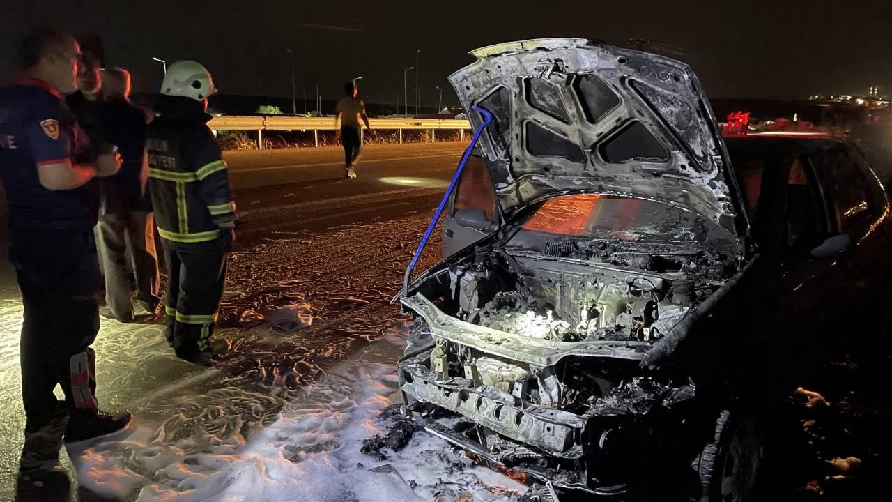 Kilis'te seyir halindeki otomobil yandı