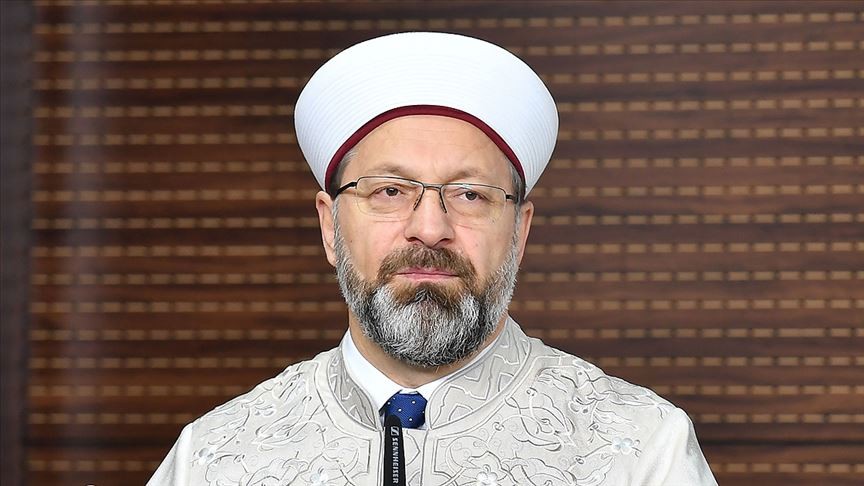 Ali Erbaş, bıçaklı saldırıda yaralanan Fatih Camisi imamı Galip Usta'yı ziyaret etti