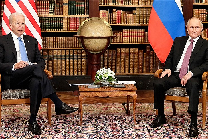 Biden ile Putin arasındaki kritik görüşme başladı