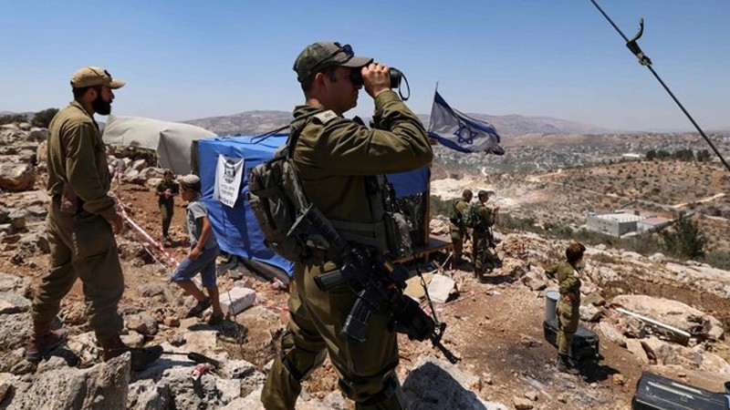 İşgal ordusu, Filistinlilere gerçek mermiyle saldırdı