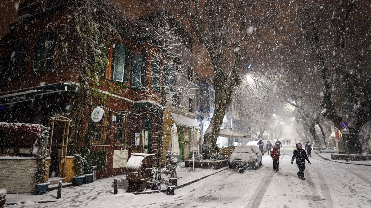 İstanbul'da kar ne kadar sürecek? Bakan tahminleri açıkladı