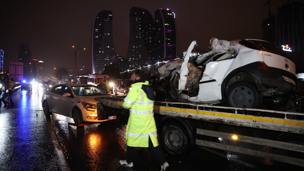 İstanbul'da feci kaza! 1 kişi öldü, 1 kişi yaralandı