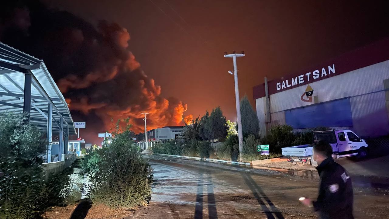 Adana'da kimya fabrikasında yangın çıktı