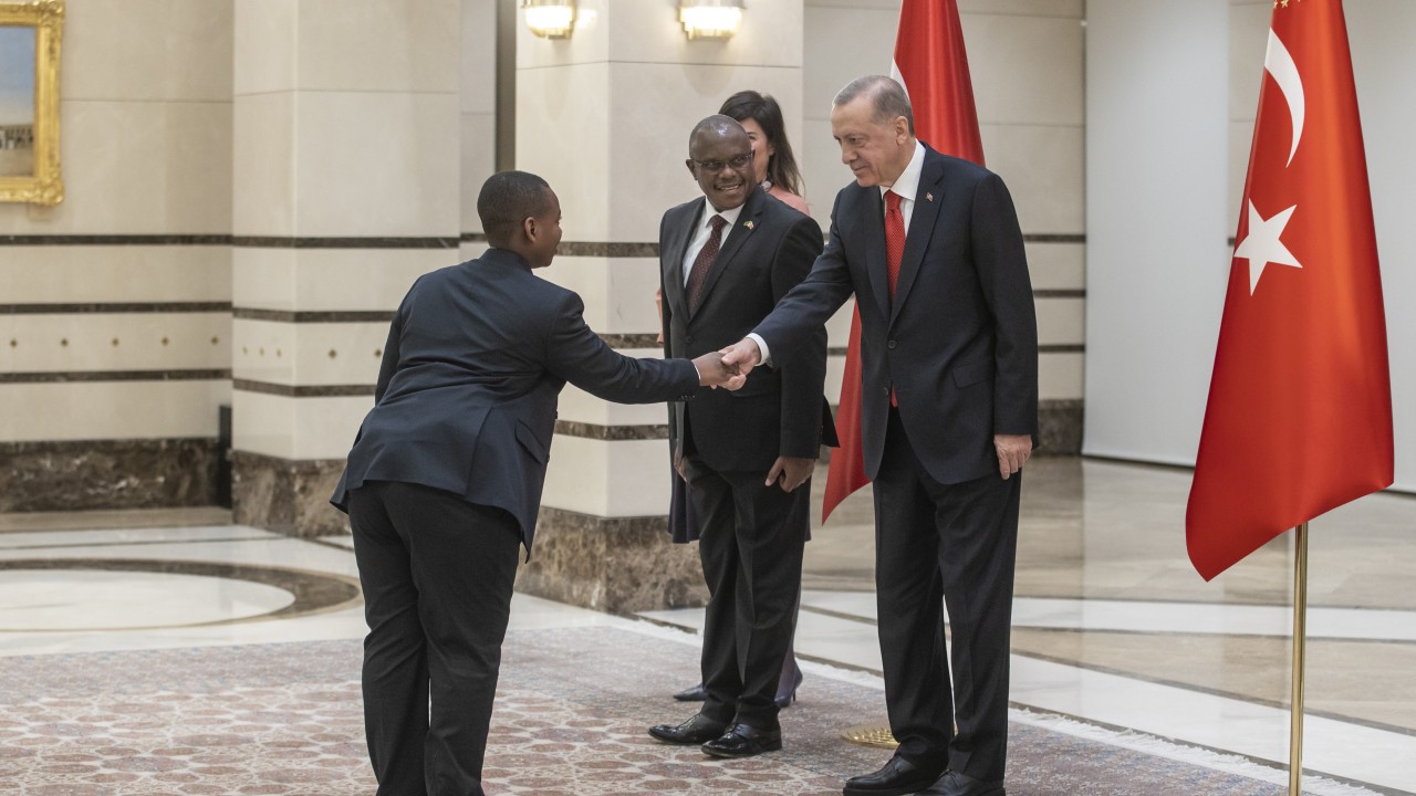 Zambiya Büyükelçisi Sikazwe, Cumhurbaşkanı Erdoğan'a güven mektubu sundu