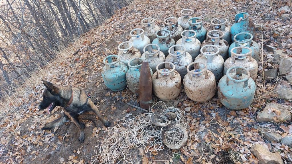 Bingöl'de araziye gömülü bulunan el yapımı patlayıcı malzemeleri imha edildi