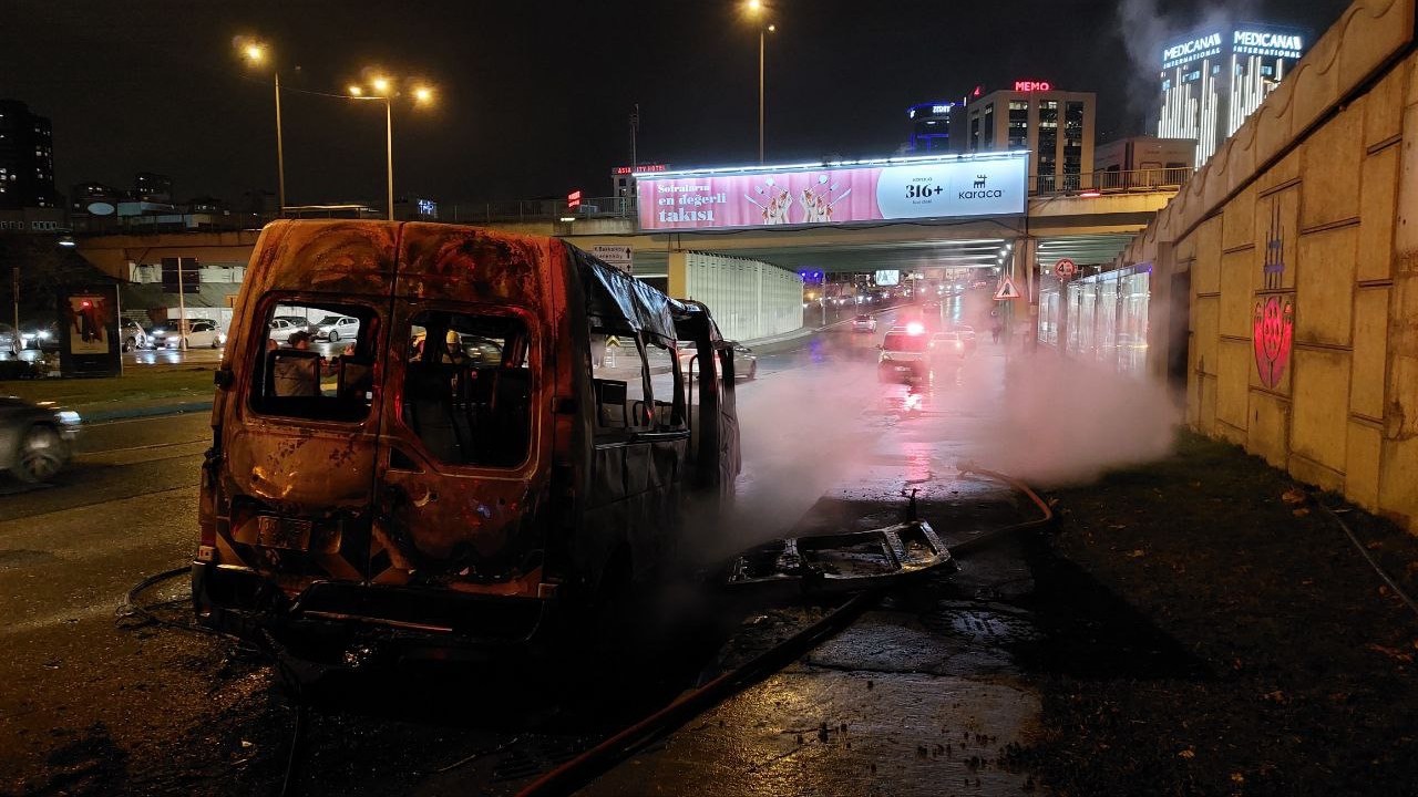 Ataşehir'de servis aracında yangın çıktı