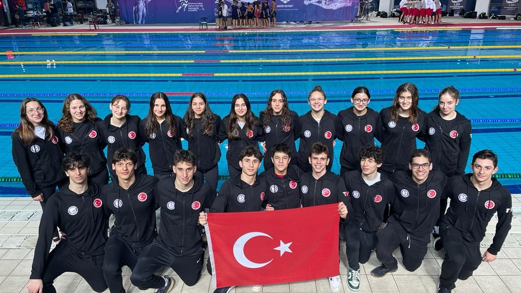 Milli yüzücüler Sırbistan ve Kıbrıs Rum Kesimi'ndeki şampiyonalarda 38 madalya aldı