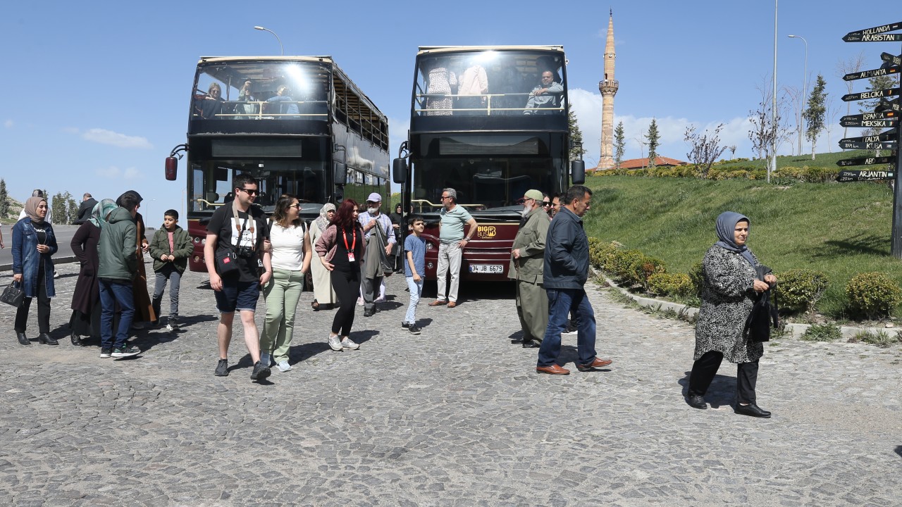 Depremzedeler Kapadokya'yı gezdi