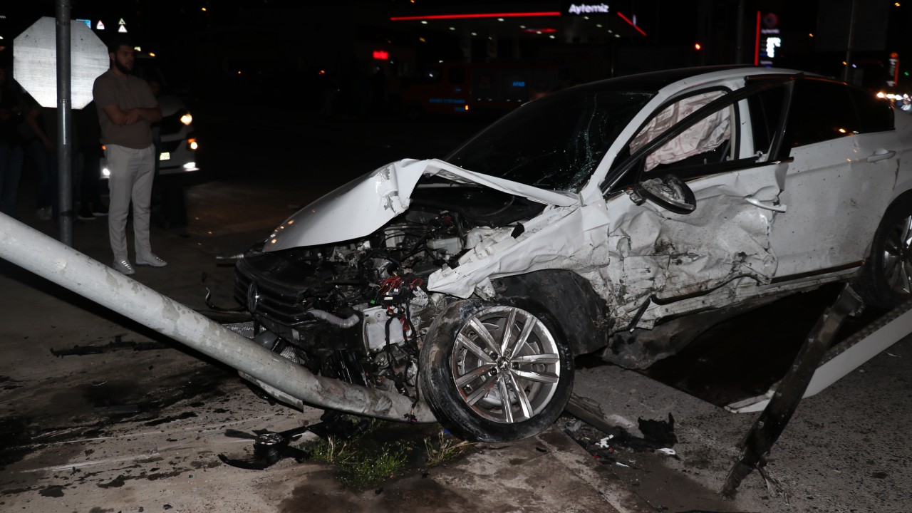 Yozgat'ta iki otomobilin çarpışması sonucu 6 kişi yaralandı