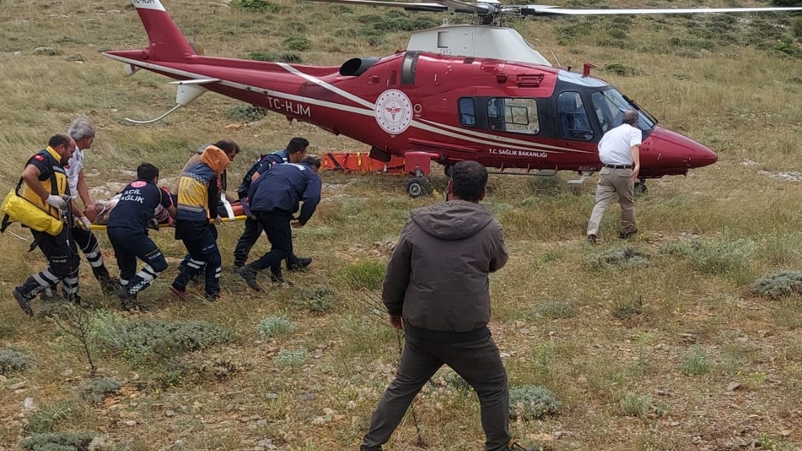 Konya'da dağda fenalaşan kişi ambulans helikopterle hastaneye kaldırıldı