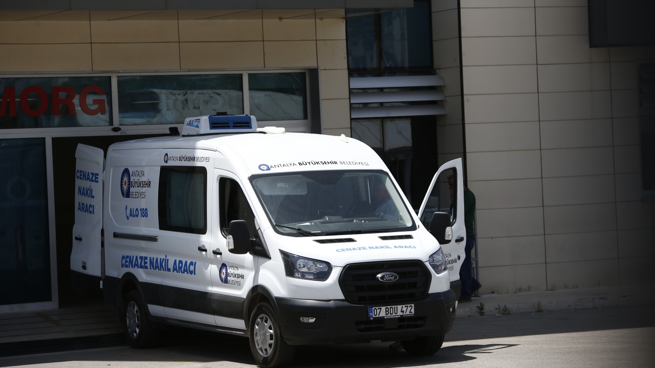 Antalya'da atık su terfi istasyonunda ölen 3 kişinin cenazesi ailelerine teslim edildi