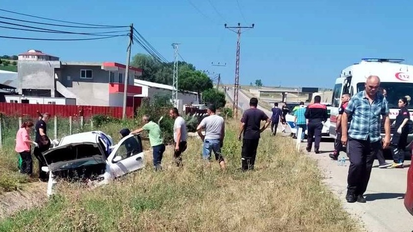 Sinop'ta su kanalına devrilen otomobildeki 7 kişi yaralandı