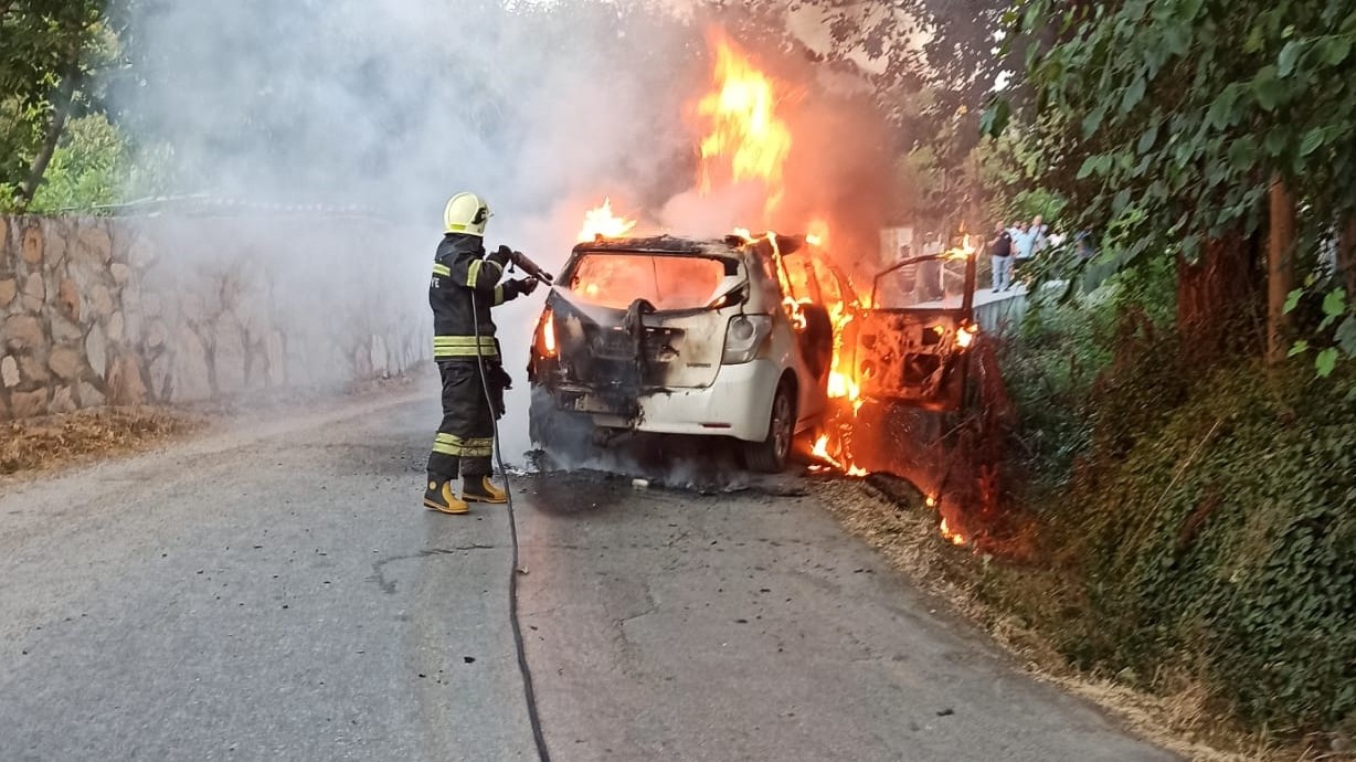 Muğla'da trafik kazası sonrası otomobilde çıkan yangın söndürüldü