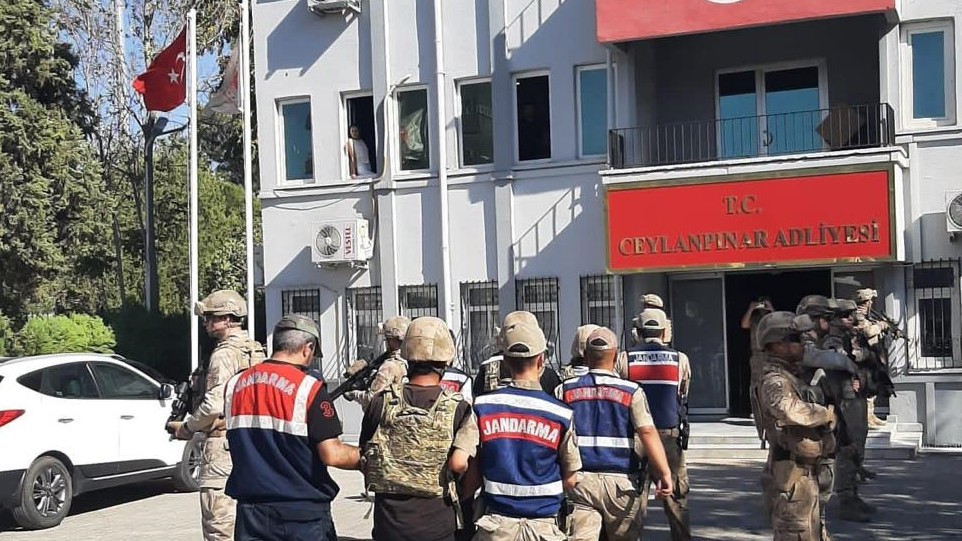 Şanlıurfa'da cinayetten kesinleşmiş hapis cezası bulunan 3 hükümlü yakalandı