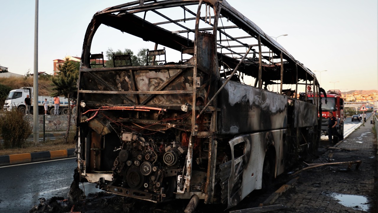 Kastamonu'da seyir halindeki yolcu otobüsü yandı