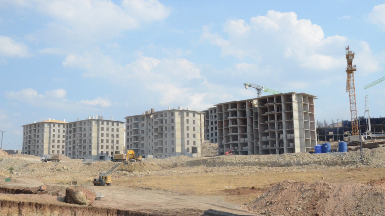 Afşin'de afetzedeler için inşa edilen 3 bin 600 konut kasımda teslim edilecek