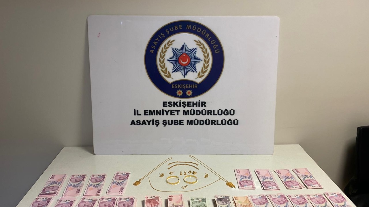 Eskişehir'de bir kişiyi telefonla 90 bin lira dolandıran 2 şüpheli tutuklandı