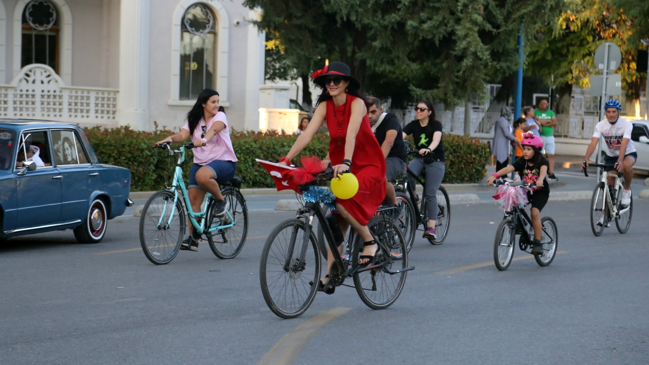 Muğla'da "Süslü Kadınlar Bisiklet Turu" düzenlendi