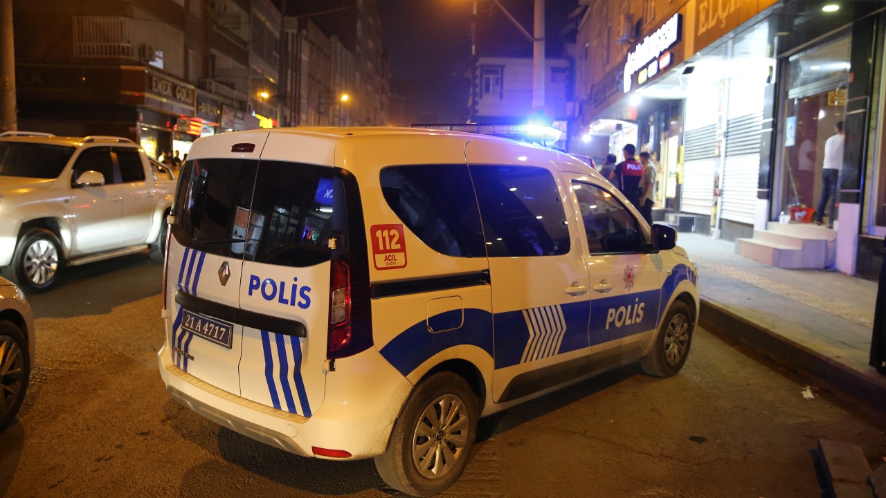 Diyarbakır'da iş yerine silahlı saldırıda 2 kişi yaralandı