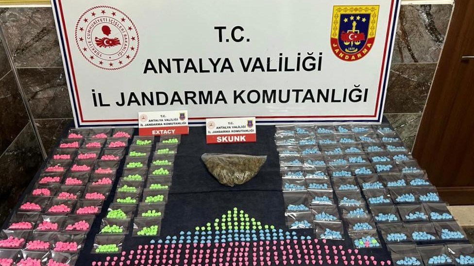 Antalya'da evinde uyuşturucu bulunduran şüpheli gözaltına alındı