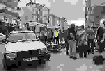 Sinop'ta otomobille çarpışan motosikletteki 2 kişi yaralandı