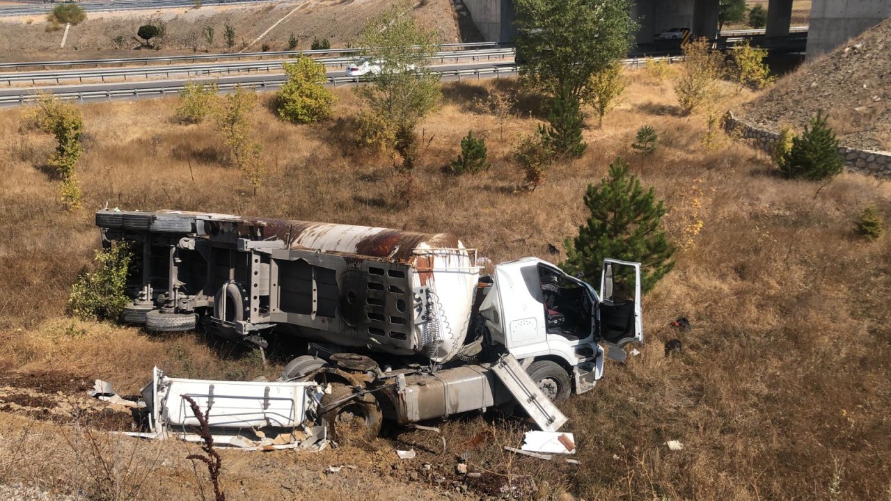 Çorum'da devrilen tankerin sürücüsü hayatını kaybetti