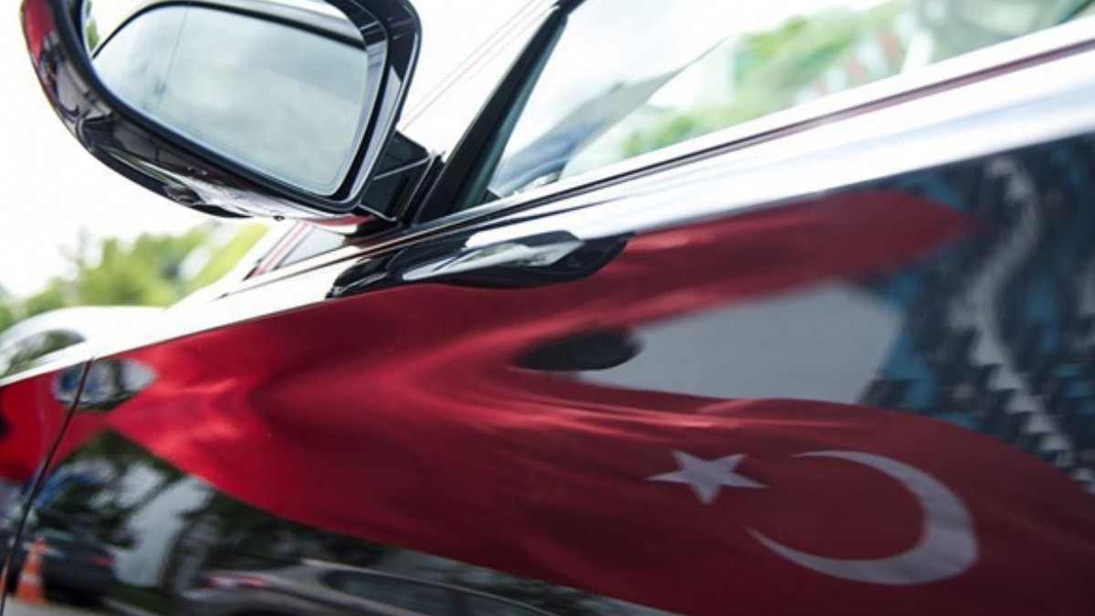 Yerli otomobile Türkçe reklam sözü