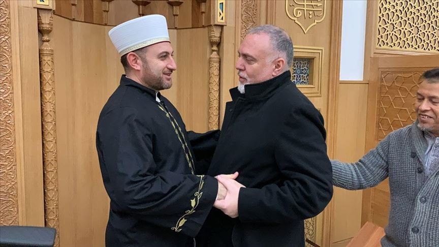 Başkan Erdoğan''ın açtığı Cambridge Camisi''nde Müslüman oldu