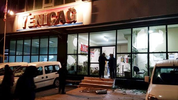 Yeniçağ Gazetesi'ne taşlı sopalı saldırı