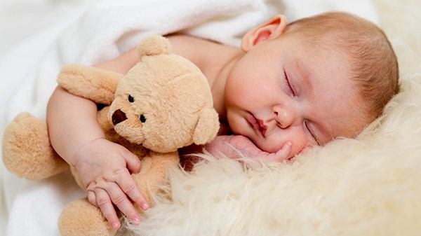 Yenidoğan bebek en kolay nasıl uyutulur?